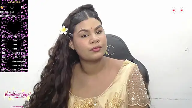 yaazhinii online show from February 12, 11:45 am