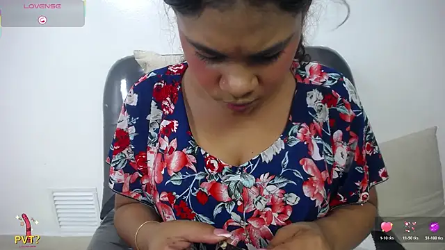 yaazhinii online show from May 21, 12:03 pm