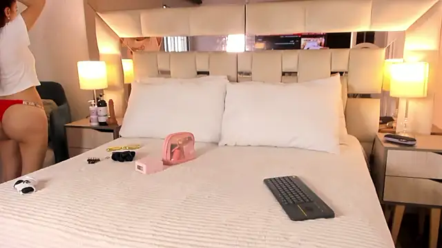 EloiseClairmont online show from March 11, 8:00 pm