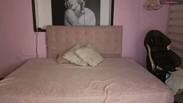 Katia pretty x online show from April 10, 6:30 am