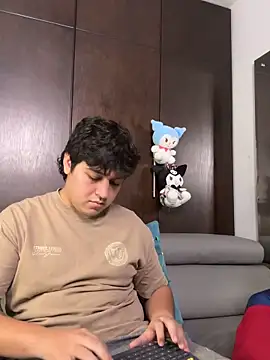 EmilyAndAndrew online show from May 15, 4:38 am