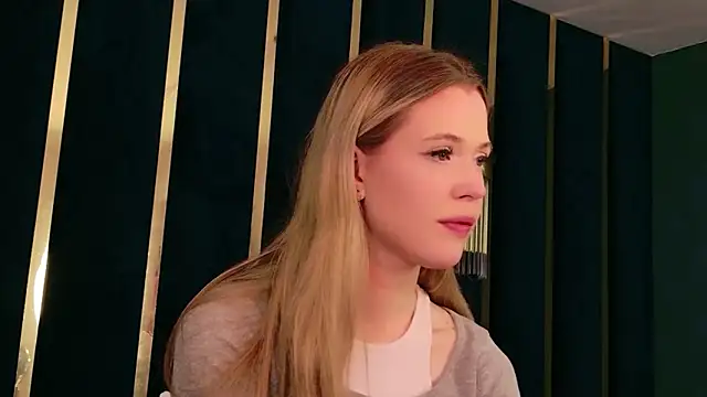 Beckie White online show from May 8, 8:43 pm