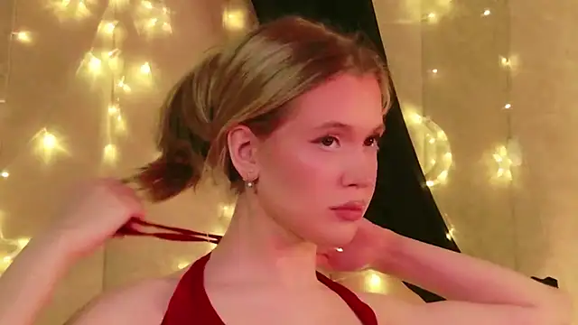 Beckie White online show from April 4, 8:51 pm