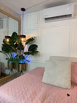 Nicole Whittee online show from March 10, 8:35 pm