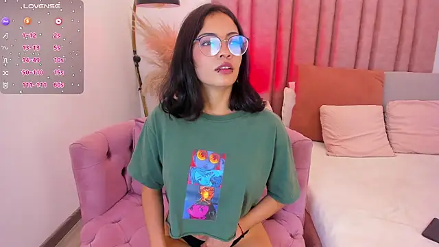 im lily  online show from May 20, 1:41 pm