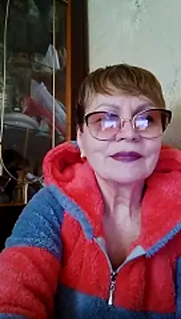 SophieBurns online show from April 6, 11:11 am