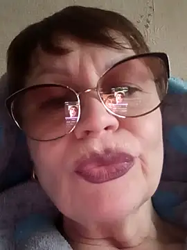 SophieBurns online show from March 10, 2:32 pm