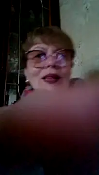 SophieBurns online show from May 4, 2:43 pm