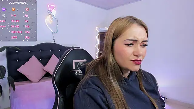LUNAKITTY TAY online show from May 19, 11:50 am