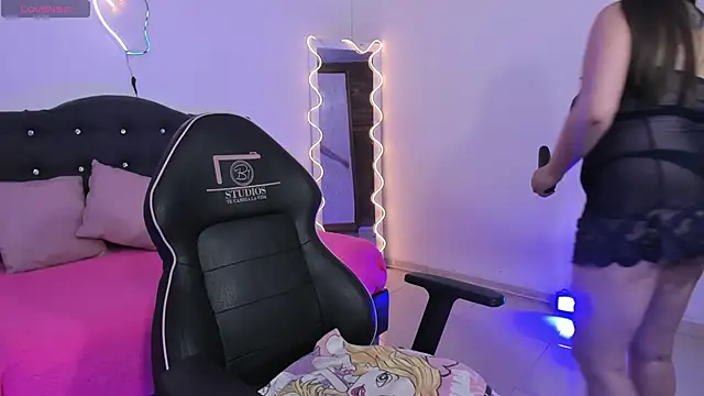 LUNAKITTY TAY online show from March 12, 11:46 am