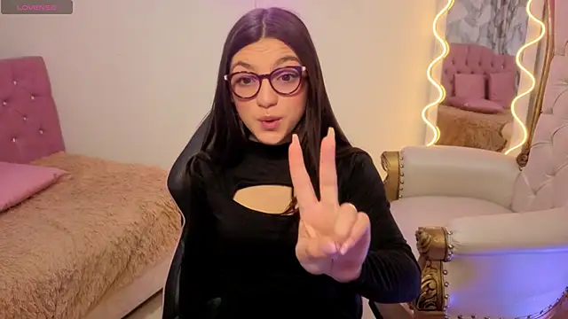 MAHYRA TAY online show from March 4, 8:37 pm