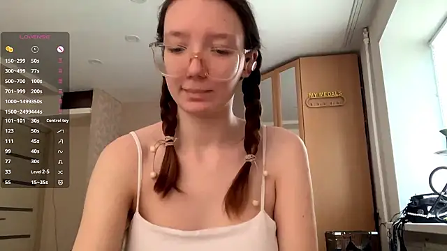 LakendraNoren online show from February 14, 7:21 am