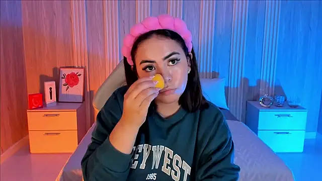 Lia Sweettt online show from February 19, 8:29 pm