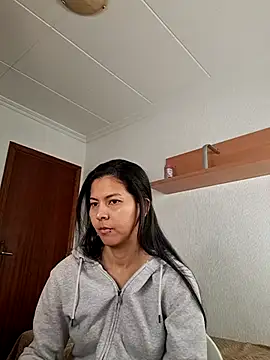 ZeforAitanna online show from April 8, 9:55 am