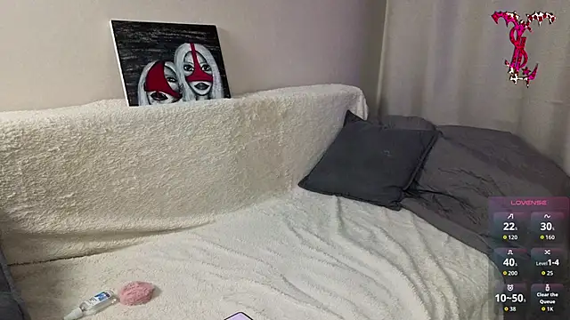 xdigitalxhoe online show from April 6, 7:26 pm