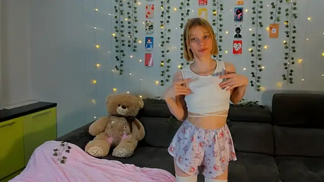 Kiracute18 online show from February 14, 5:59 pm