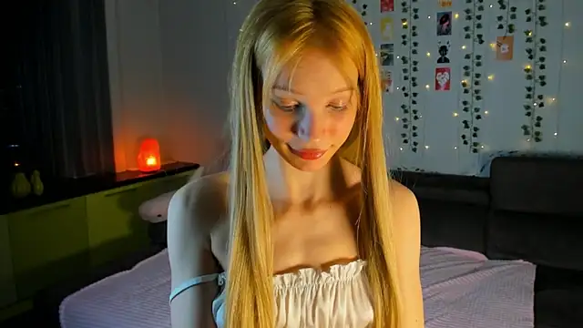 Kiracute18 online show from April 3, 4:16 pm