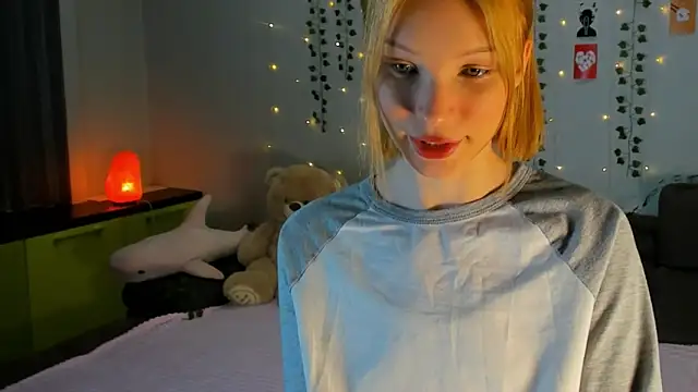 Kiracute18 online show from March 30, 4:50 pm