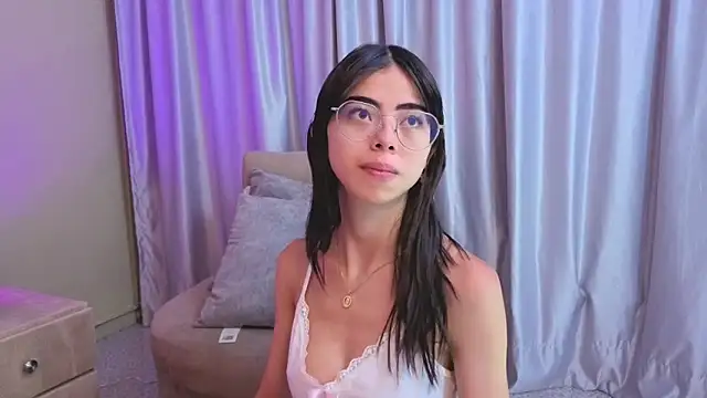 Mia Naive online show from April 29, 11:46 am