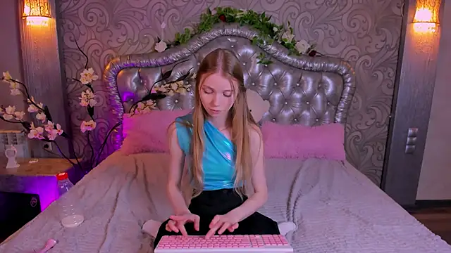 lada2k4 online show from May 23, 7:28 am