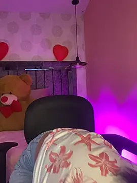 alahia pink online show from March 12, 3:20 am