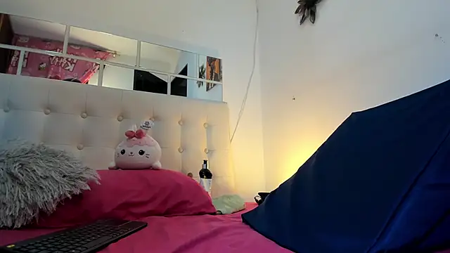 MiaEvans0 online show from May 23, 7:12 pm