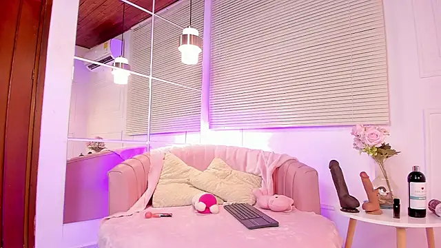 velvetnami online show from April 7, 12:40 pm