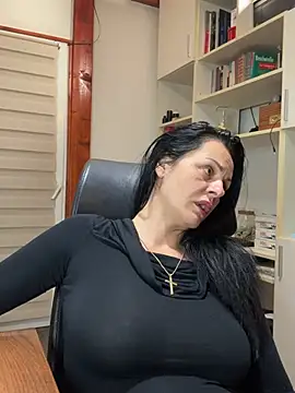 MiriamDelyn online show from May 22, 7:45 pm