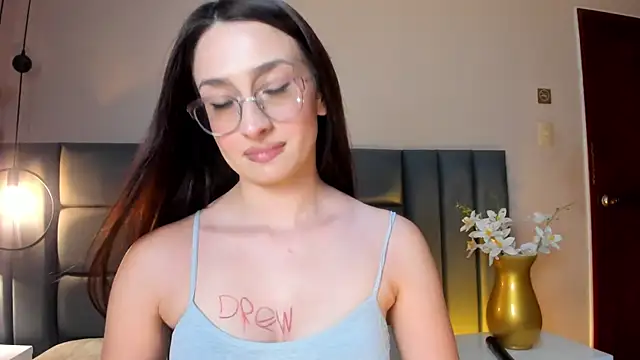 AndraCyruss online show from July 8, 12:02 am