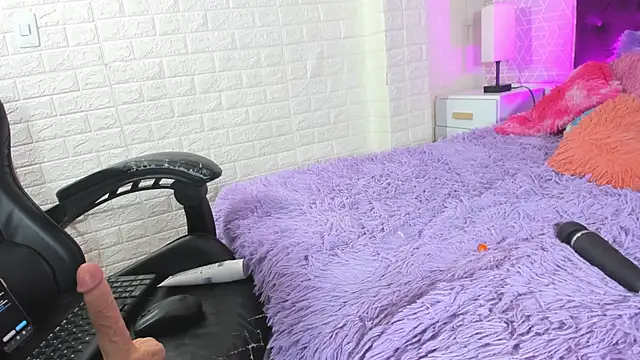 Sara Love 1 online show from May 3, 5:00 am