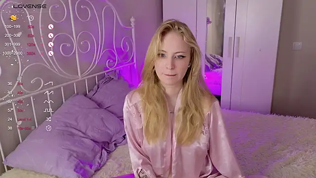 lilMelaniloveis online show from April 9, 7:36 am