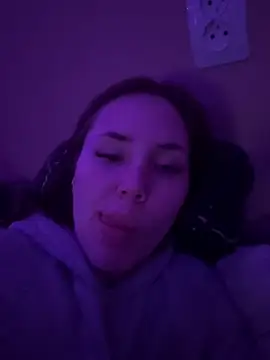 Arielle Vade online show from May 16, 6:51 pm