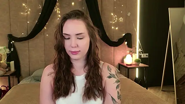 Arielle Vade online show from May 19, 5:25 am