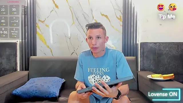 Isaak 26 online show from March 26, 2:36 am