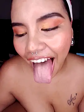 amandaa 21 online show from May 9, 5:31 am