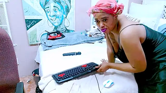 TyraHotxxx online show from May 11, 2:45 pm