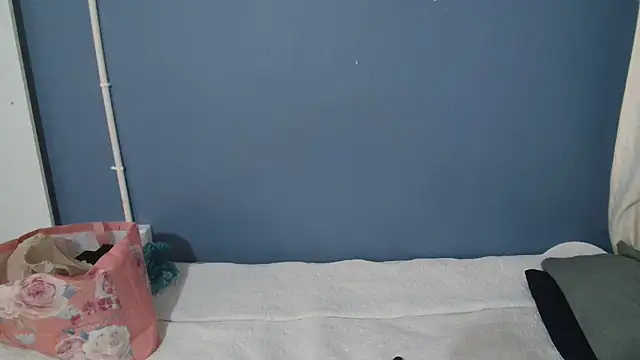 Sweet-Bella17 online show from February 17, 6:18 pm