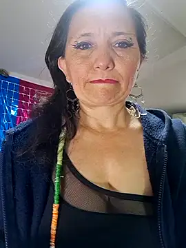 Alexamontiel  online show from April 6, 4:30 pm