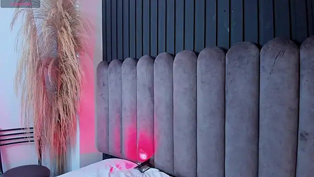 Lanadelrey 1 online show from April 1, 1:41 pm