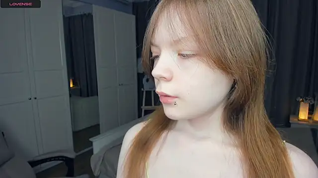 LavenderMitten online show from April 7, 6:04 am