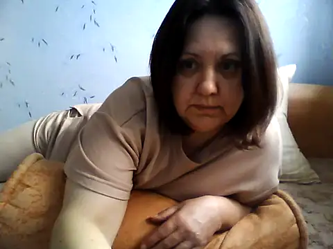 LockyCharm111 online show from May 13, 4:29 am