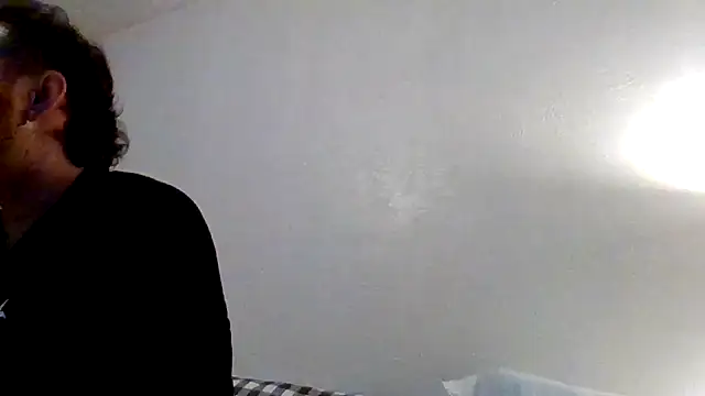 Tallhungandcloudy online show from April 17, 1:24 pm