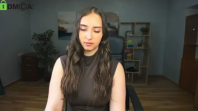 Effy Royse online show from May 11, 2:45 pm