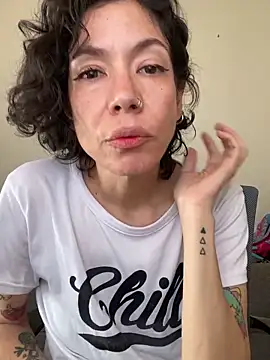 JeanneDuval8888 online show from May 7, 11:41 pm