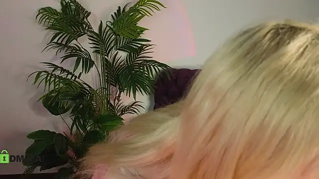 Rochelle kitty online show from May 14, 9:20 pm