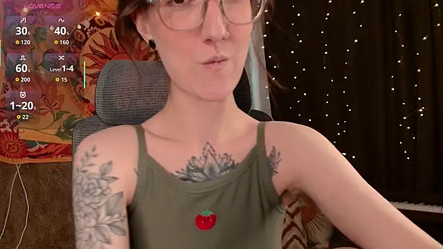 lolami  online show from May 10, 7:43 am