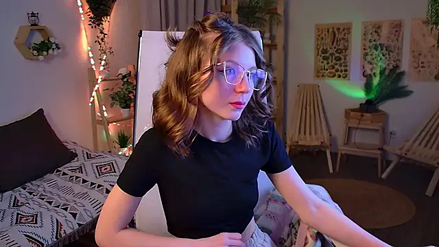 ElliFrankenweenie online show from March 26, 6:59 am