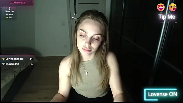  julia wonderful  online show from April 3, 7:23 pm