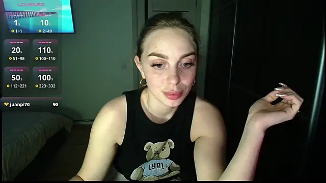  julia wonderful  online show from March 15, 9:39 pm