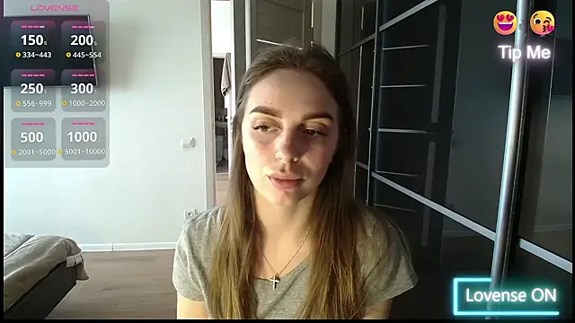  julia wonderful  online show from April 11, 8:29 am